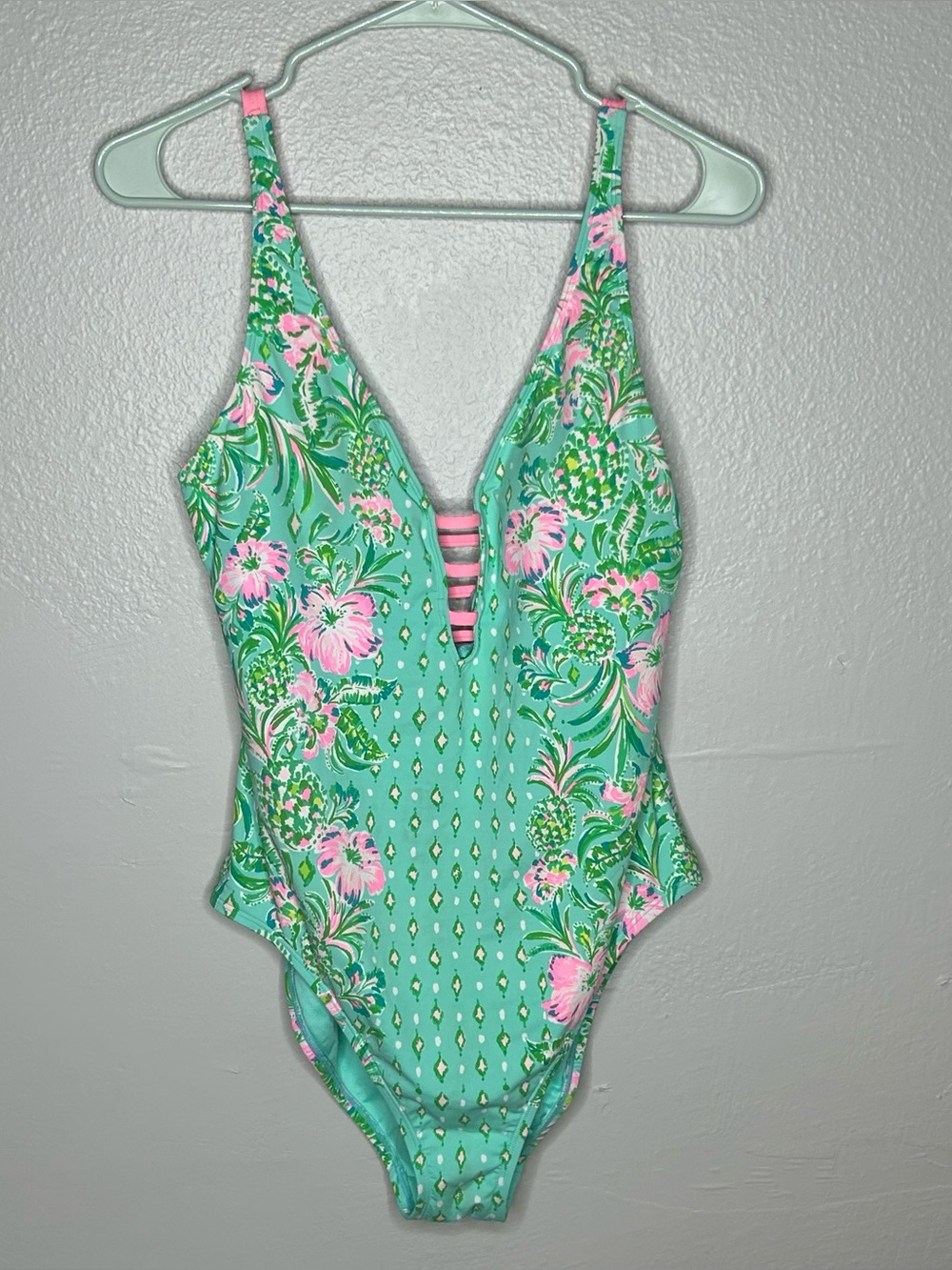 Lilly Pulitzer Jaspen One Piece Swimsuit in Oh Diamond Girl Print - Picture 3 of 9